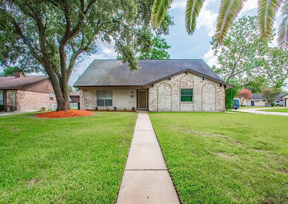 1st image of 2117 Savanna Ct N