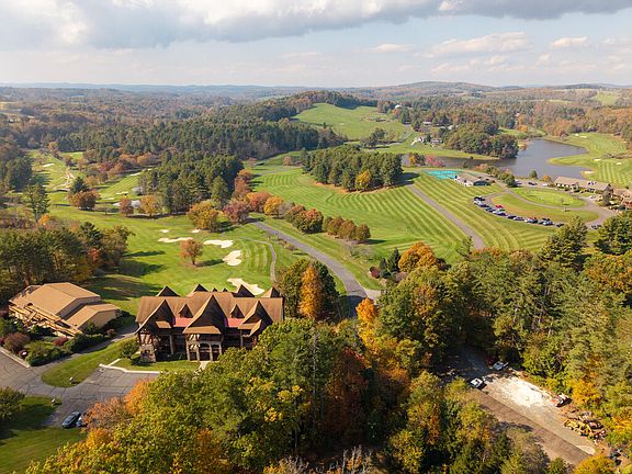 3rd image of 20 Golf Overlook Way Unit J