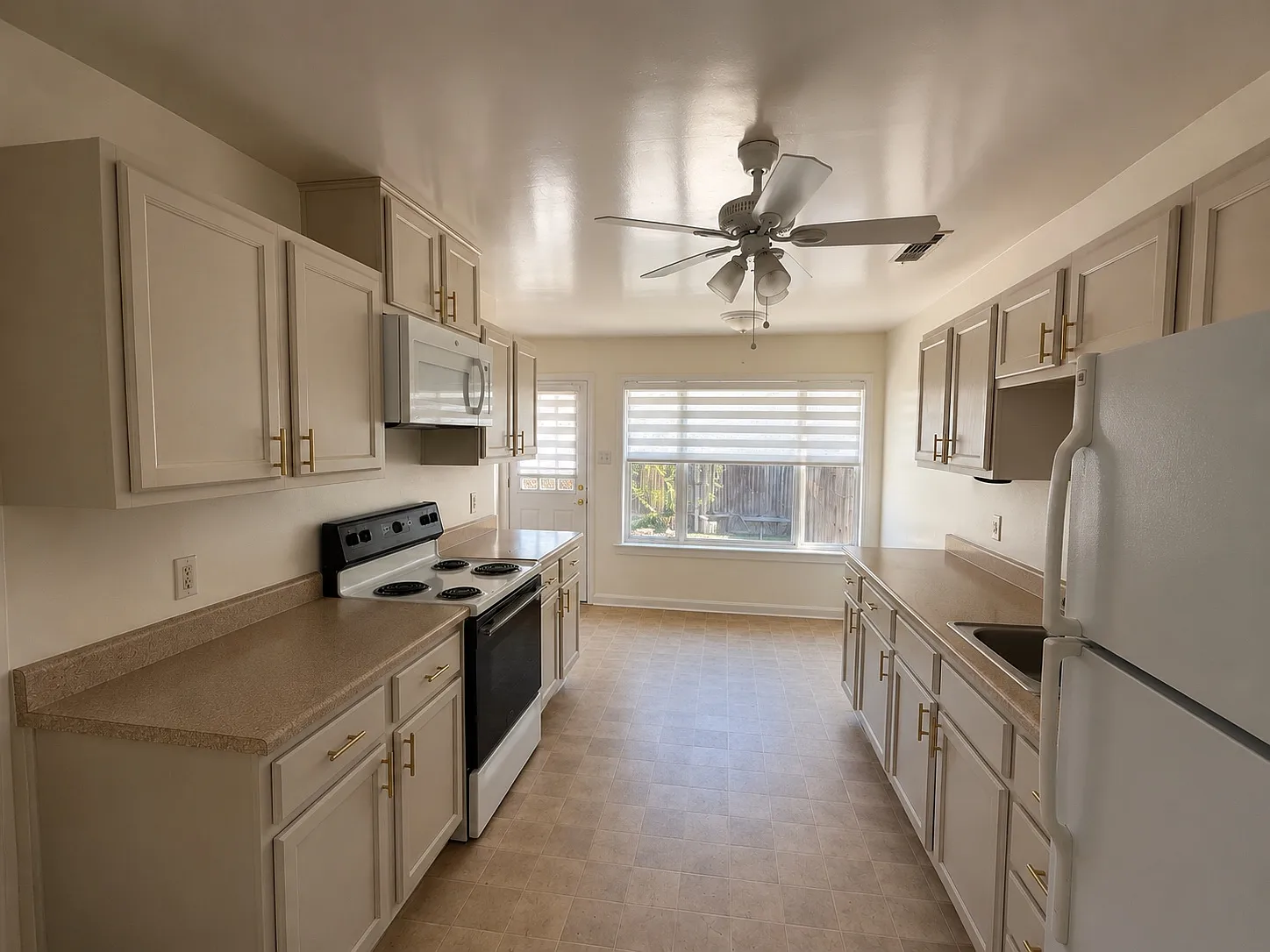 Park Estates Dr, Sacramento — Photo 3