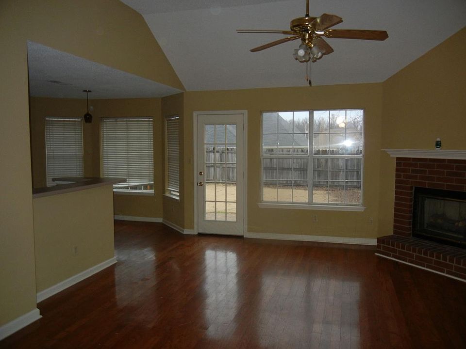 2nd image of 6970 Country Walk Dr