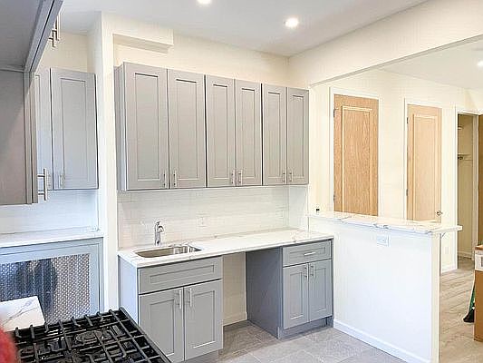 4th image of 820 Manhattan Ave #3R