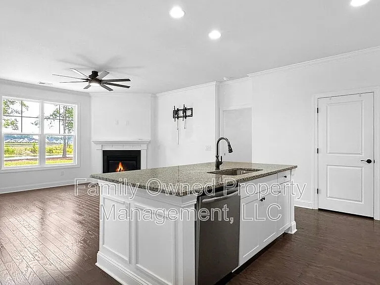 128 Whaler Ave — Photo 11