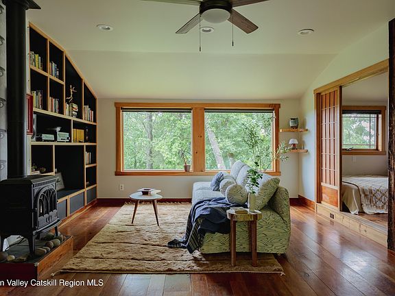 5th image of 28 Heath Road