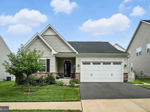 12221 Cranford Dr, Woodbridge, VA 22192