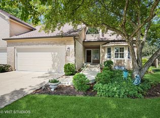 702 Natwill Sq, Geneva, IL 60134