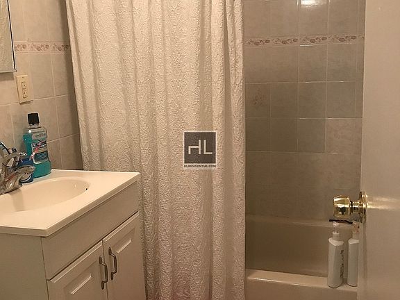 5th image of 8713 25th Ave #1