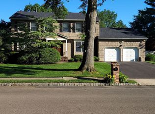 1 Hemlock Ln, Marlboro, NJ 07746