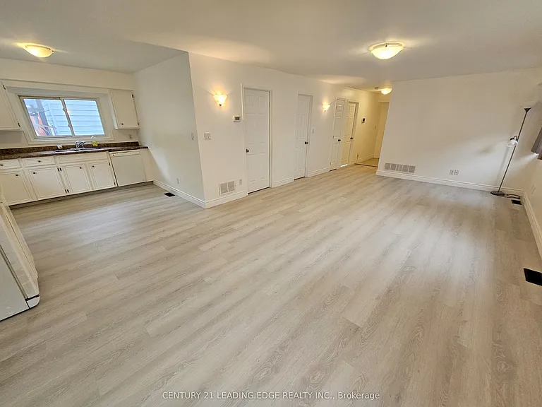 261 Parkway Ave — Photo 3