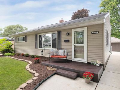 22525 Detour St, Saint Clair Shores, MI, 48082