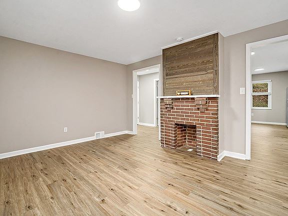 4th image of 2129 Village Dr