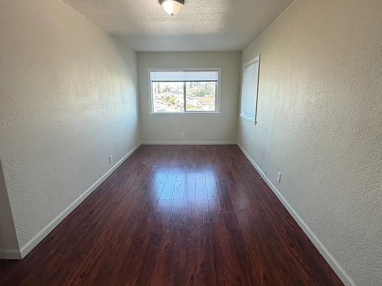 1810 E 25th St #206 — Photo 2
