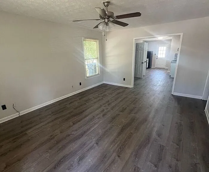 544 Charleston Ln — Photo 2
