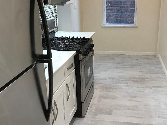 2nd image of 134 Bay 13th St #3