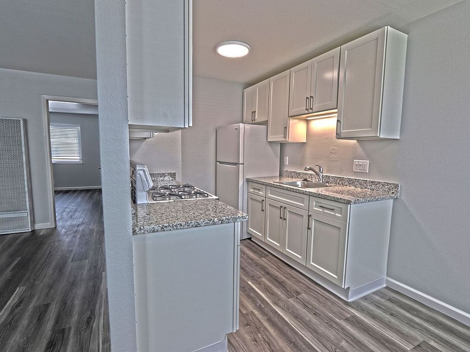 1st image of 613 Camanche Ln #15