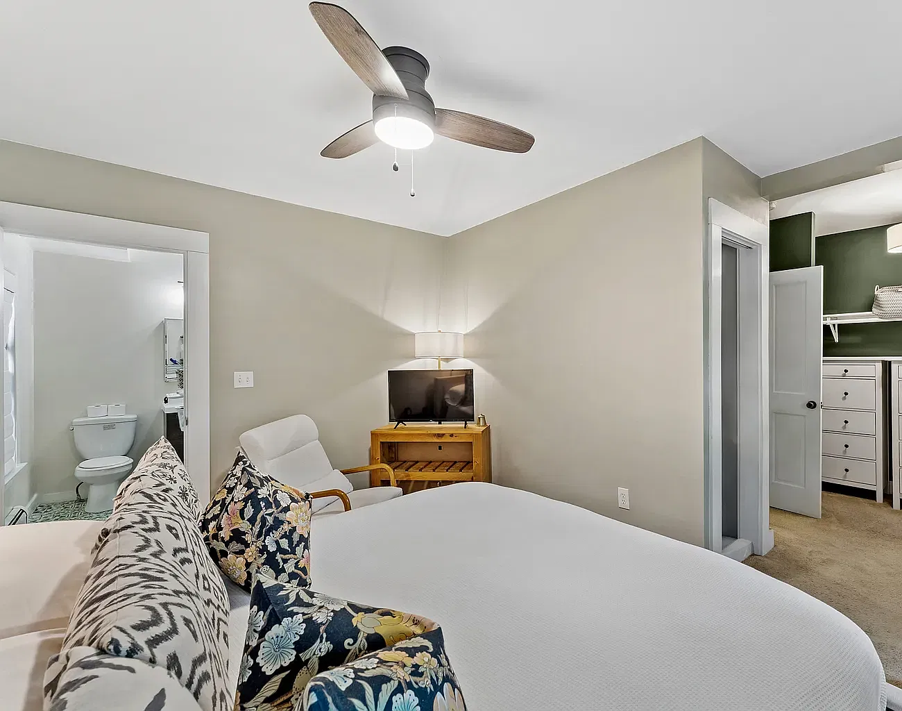 1 bed, 1800 sqft, $1,750 — Photo 1