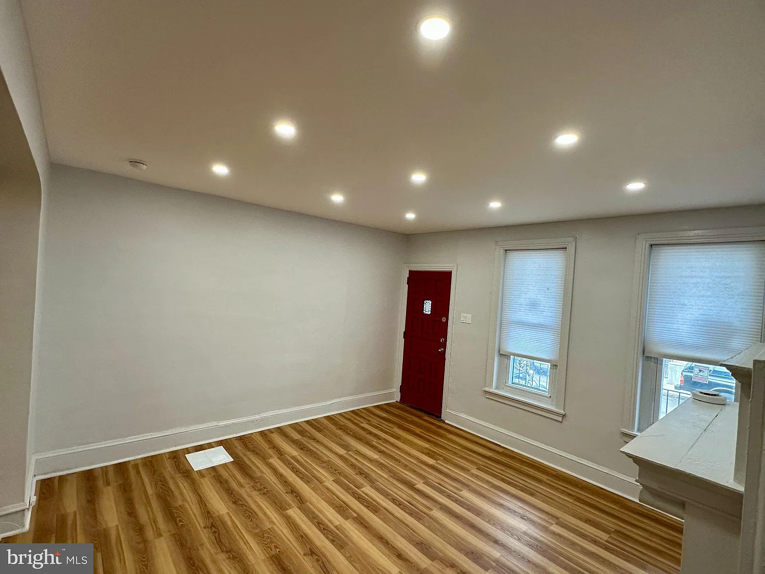 3 bed, 2.0 bath, 1320 sqft, $1,950 — Photo 4