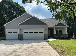 5966 E Sleepy Hollow Ln, East Lansing, MI 48823