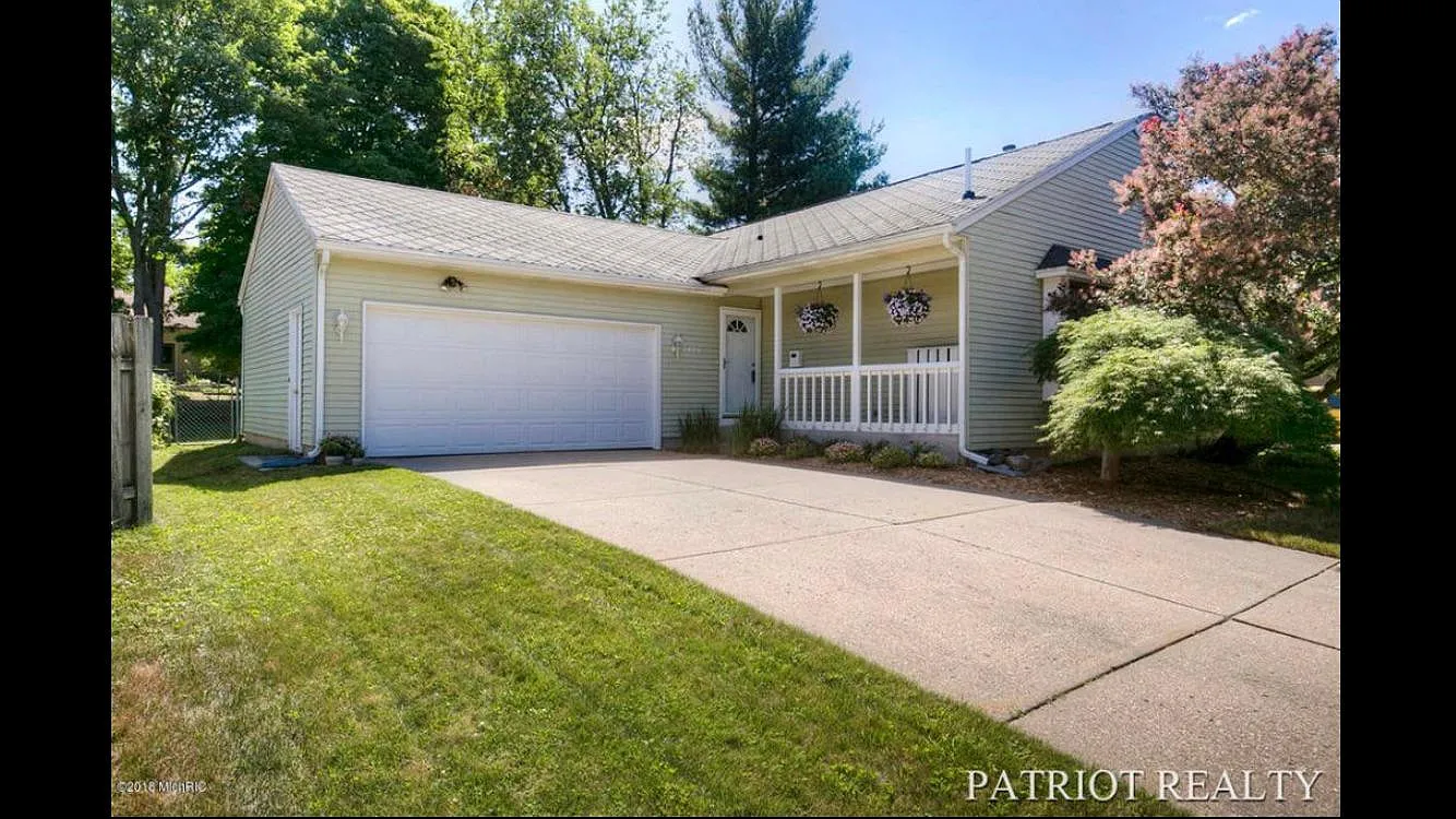 3 bed, 2007 sqft, $2,900 — Photo 1