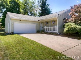 1424 Lenox Rd SE, Grand Rapids, MI 49506