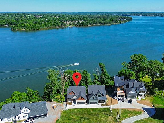 3rd image of 19 Jones Cir
