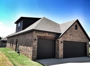 1323 Ladera Cir, Moore, OK 73160