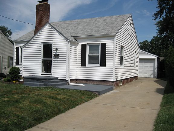 Nice paved driveway