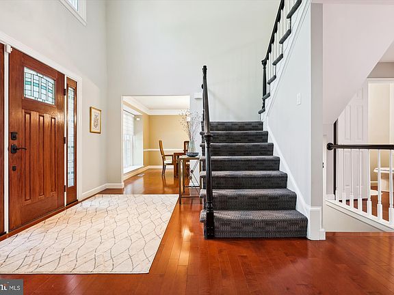 3rd image of 926 Willowleaf Way