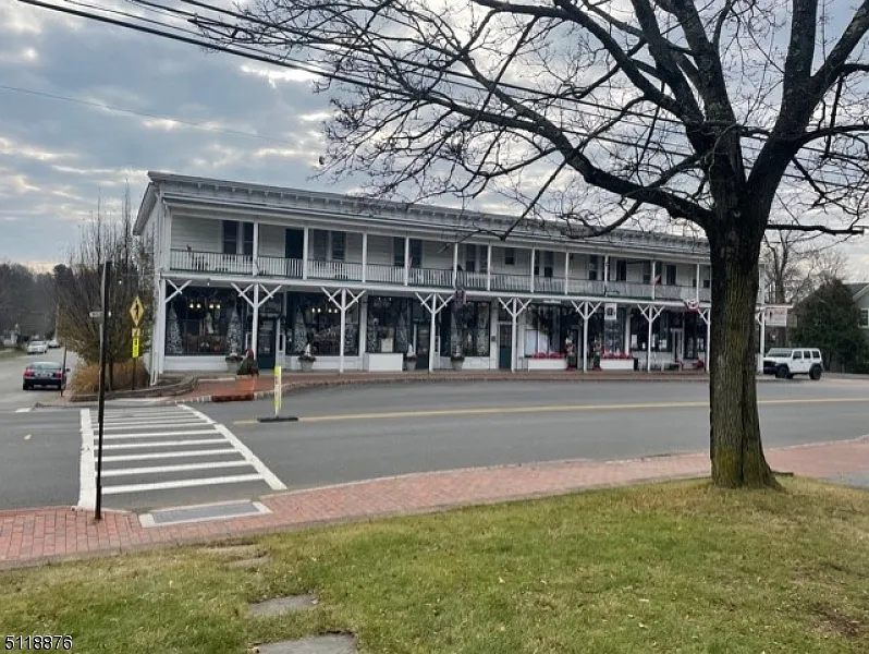 28 Main St #A