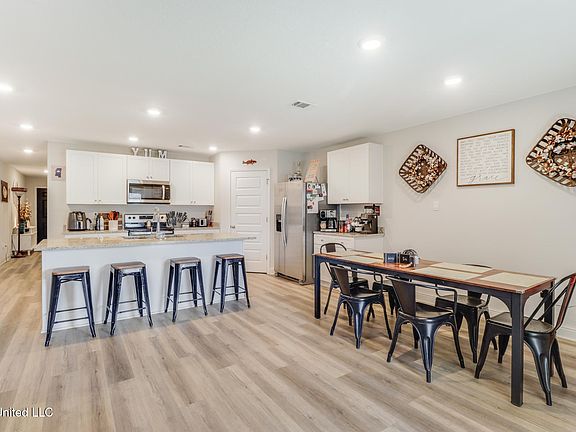 4th image of 18533 Water Oak Way