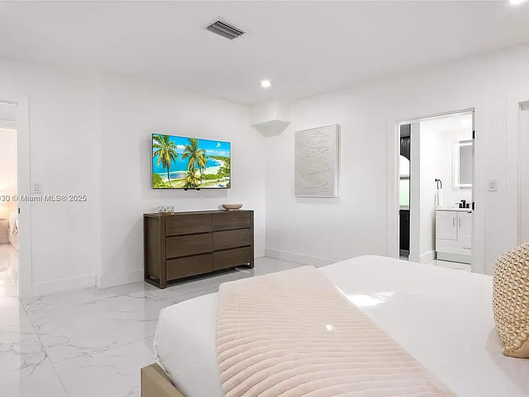 1651 SW 13th Ave — Photo 41