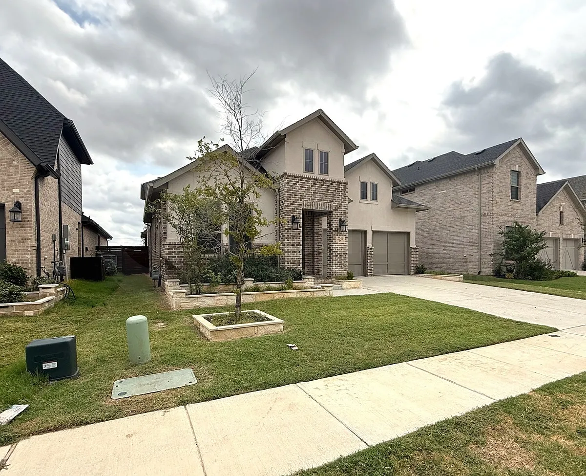 4 bed, 3.0 bath, 2953 sqft, $3,650 — Photo 3