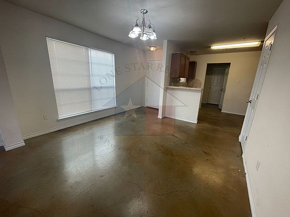 4th image of 4006 Cambridge Dr APT D