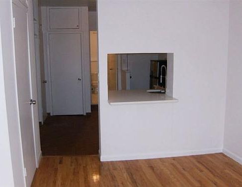 2nd image of 110 Christopher St APT 10