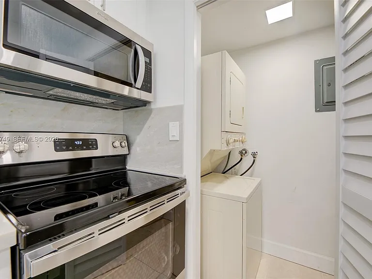 200 Lakeview Dr #211 — Photo 5