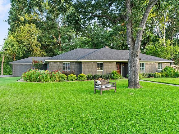 3rd image of 1401 Bowie Cir