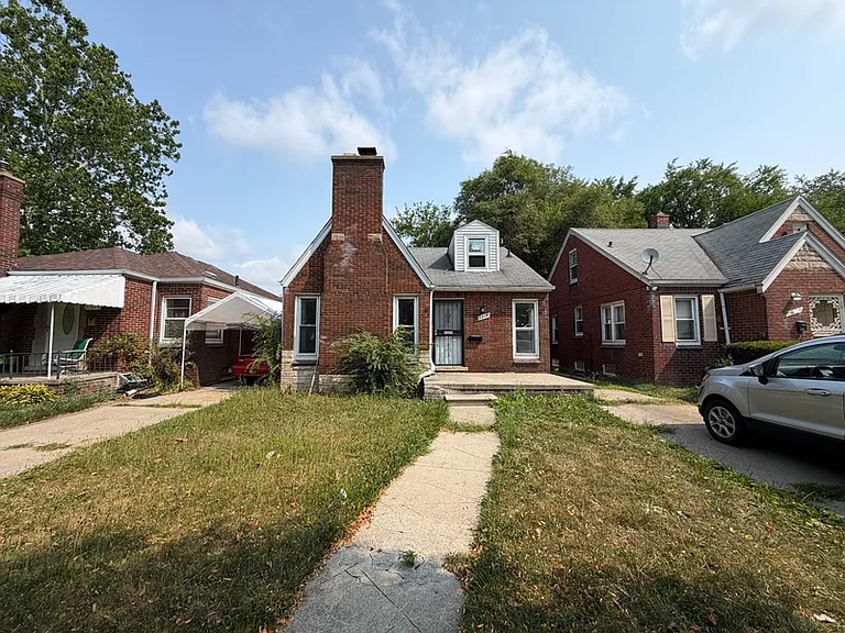 15819 Eastwood St — Photo 1