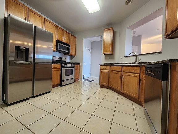 5th image of 1914 Farnsworth Ln Unit 205