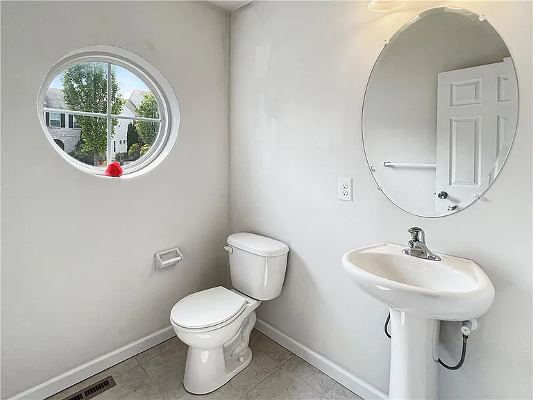 280 Milkweed Dr — Photo 4