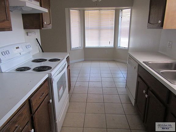 4th image of 2402 Mariposa Ln
