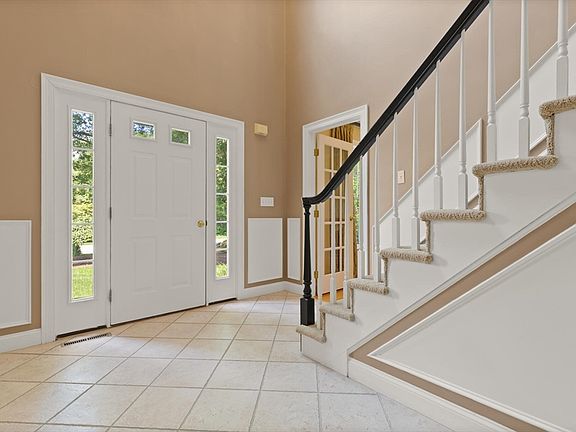 2nd image of 15 Aspen Hollow Dr