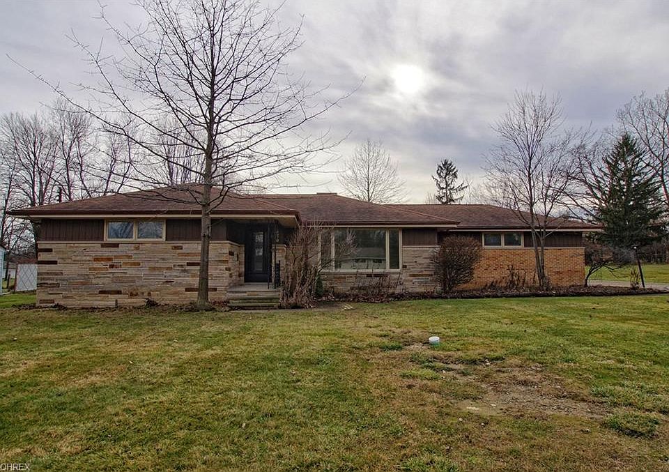 1st image of 2570 Woodview Dr