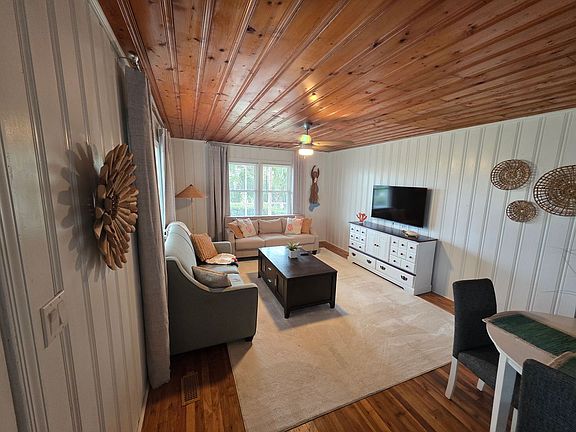 5th image of 301 23rd Ave N #1