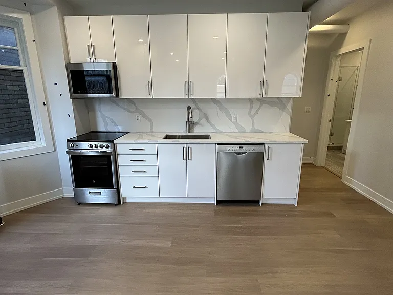 592 Church St #10 — Photo 18