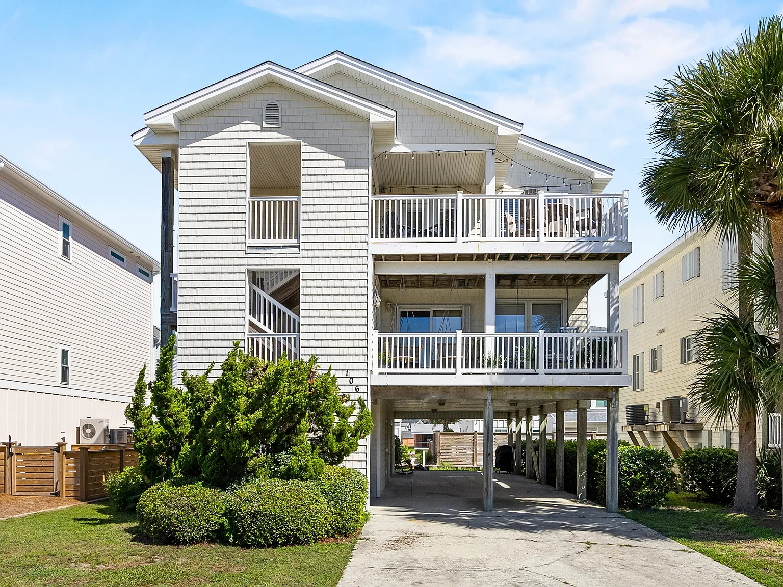 Kure Beach! Three bedroom with peek-a-boo ocean views! — Photo 1
