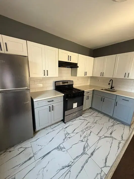 5 bed, 1000 sqft, $2,900 — Photo 2