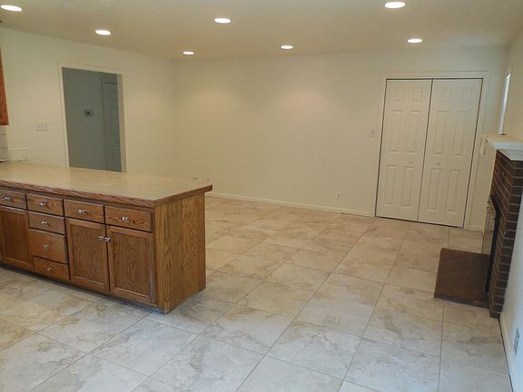 ktichen adjacent cozy fam rm