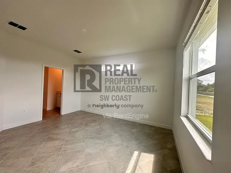 20501 Hazelnut Ct S — Photo 20