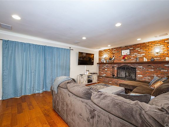 5th image of 924 N San Diego Ave