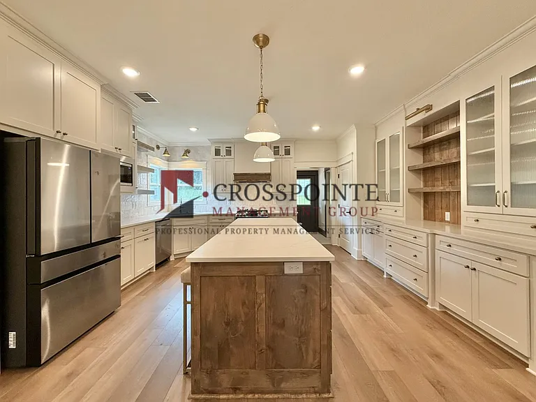 413 Dallas St — Photo 4
