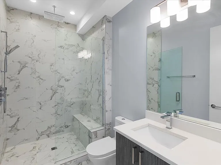 2215 W Madison St #411 — Photo 9